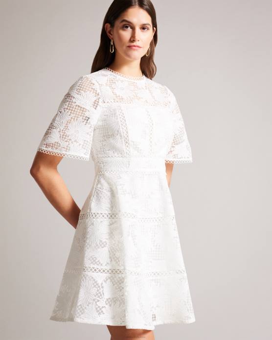 Ted Baker femmes 60VD140 vêtements Lydiiha - Robe courte évasée en dentelle blanc
