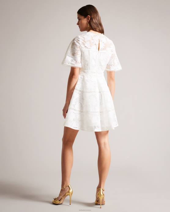 Ted Baker femmes 60VD140 vêtements Lydiiha - Robe courte évasée en dentelle blanc