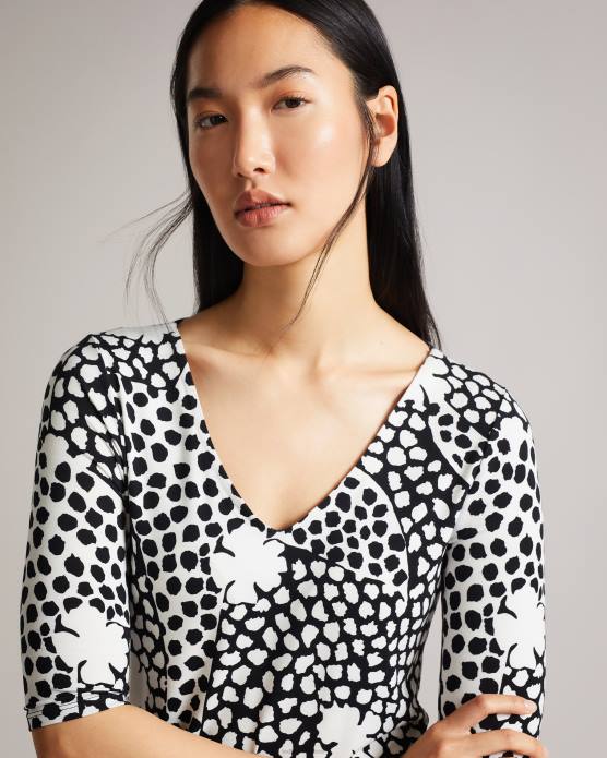 Ted Baker femmes 60VD489 vêtements lucyz t-shirt ajusté à col en V noir