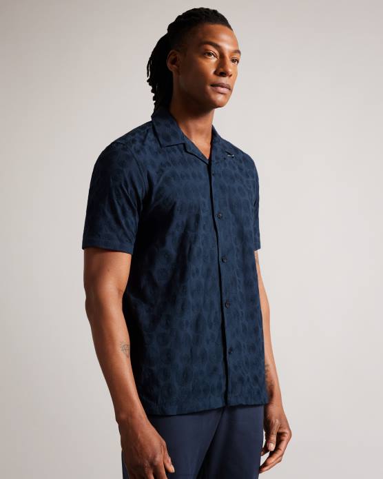 Ted Baker Hommes 60VD1302 vêtements allbury - chemise à manches courtes avec broderie circulaire marine
