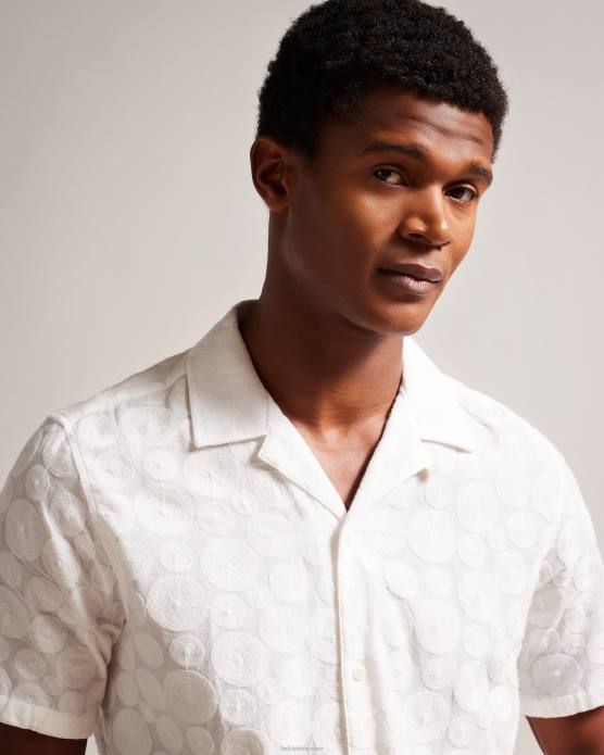 Ted Baker Hommes 60VD1365 vêtements allbury - chemise à manches courtes avec broderie circulaire blanc