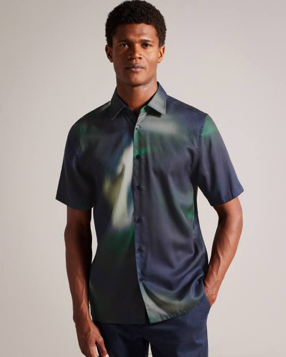 Ted Baker Hommes 60VD1621 vêtements evesho - chemise en lyocell à imprimé abstrait et manches courtes marine